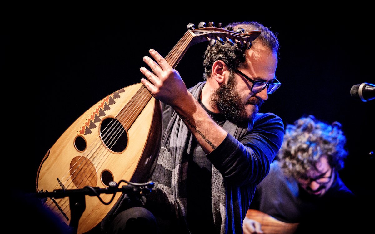 Orwa Saleh holding an oud