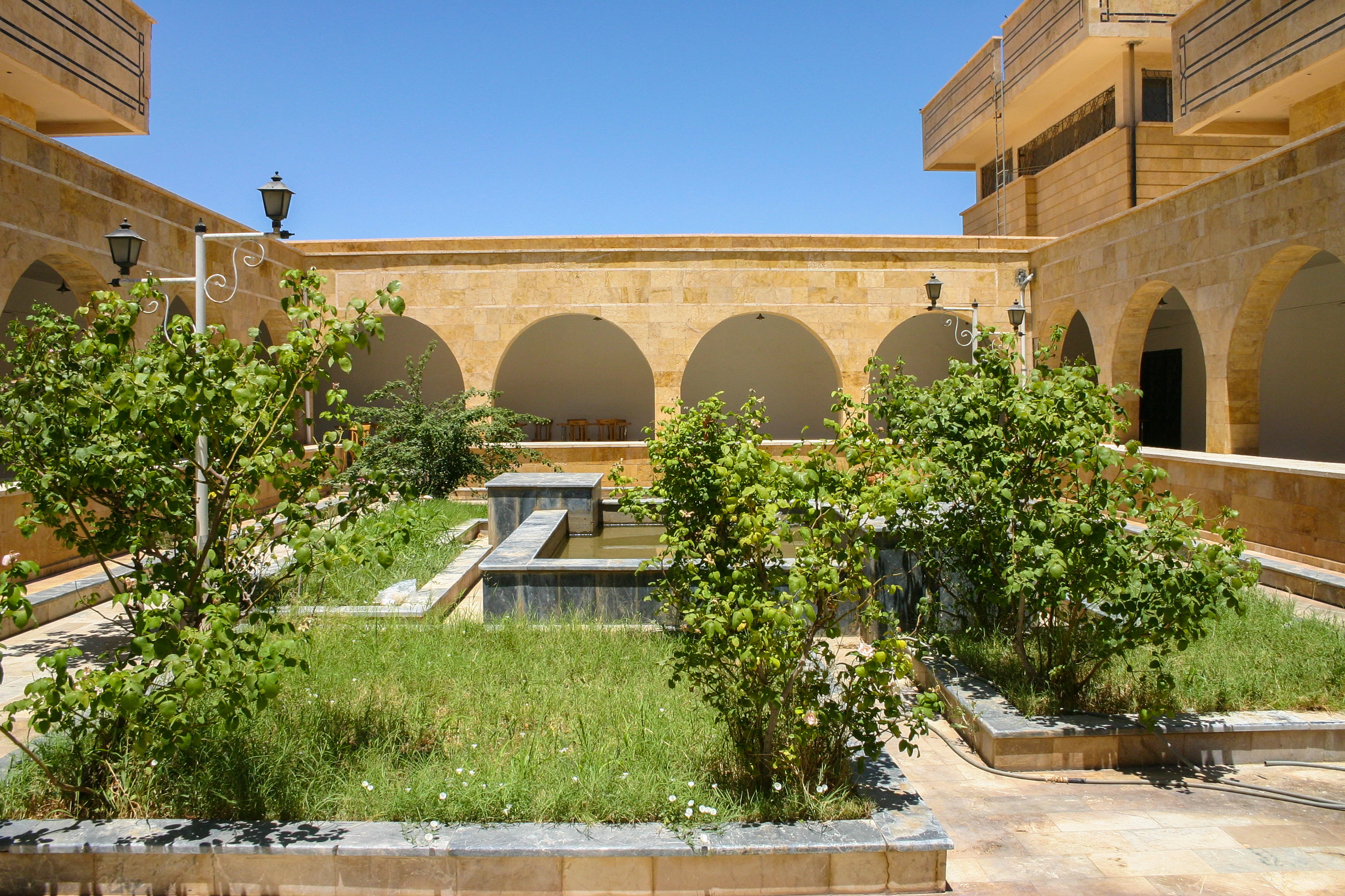 Courtyard of the Deir ez-Zor Museum, Syria, in June 2005 by Zoeperkoe